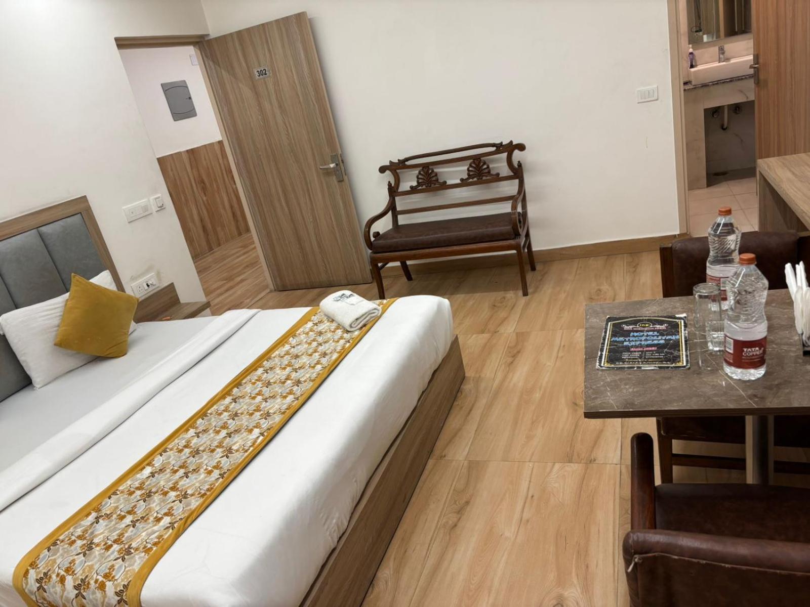 Hotel The Meropolitan Near Igi Airport 4*