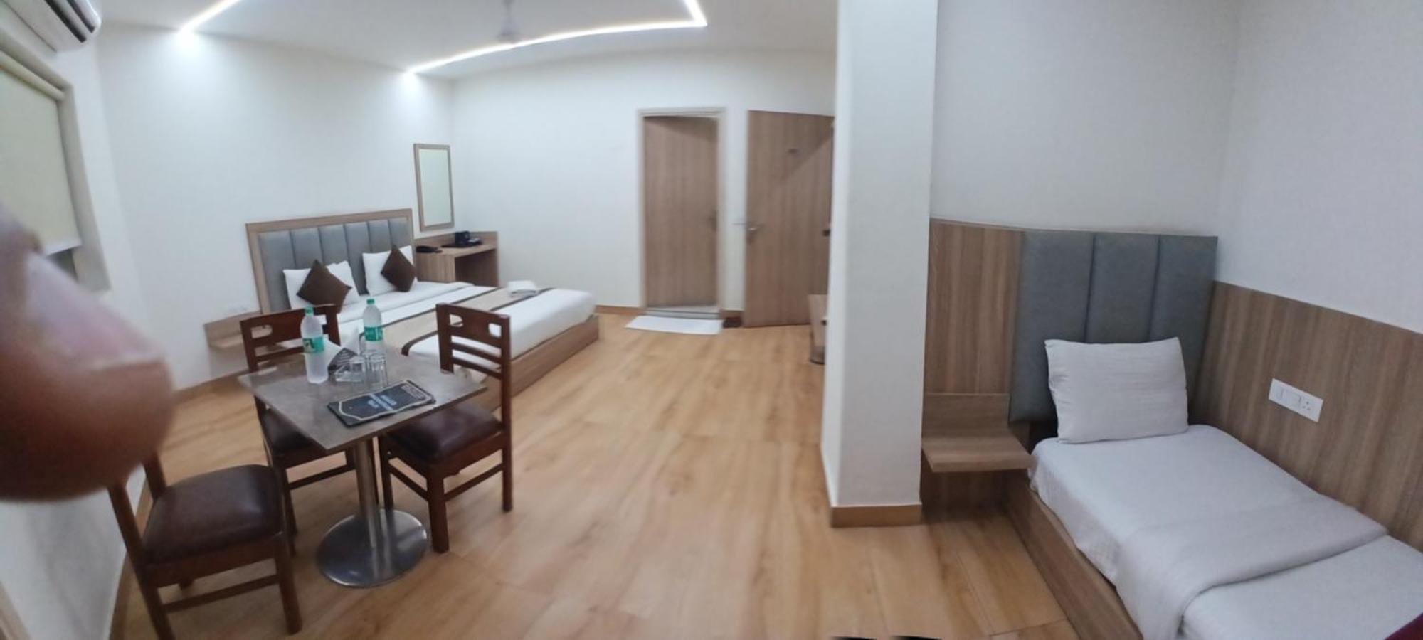 The Meropolitan Near Igi Airport 4* New Delhi