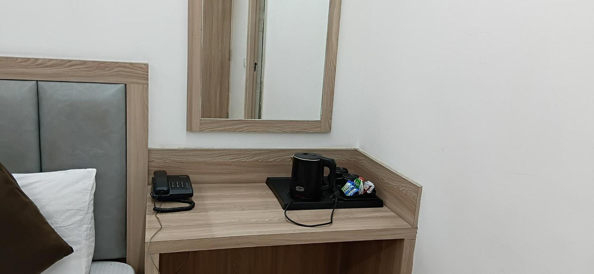Hotel The Meropolitan Near Igi Airport New Delhi