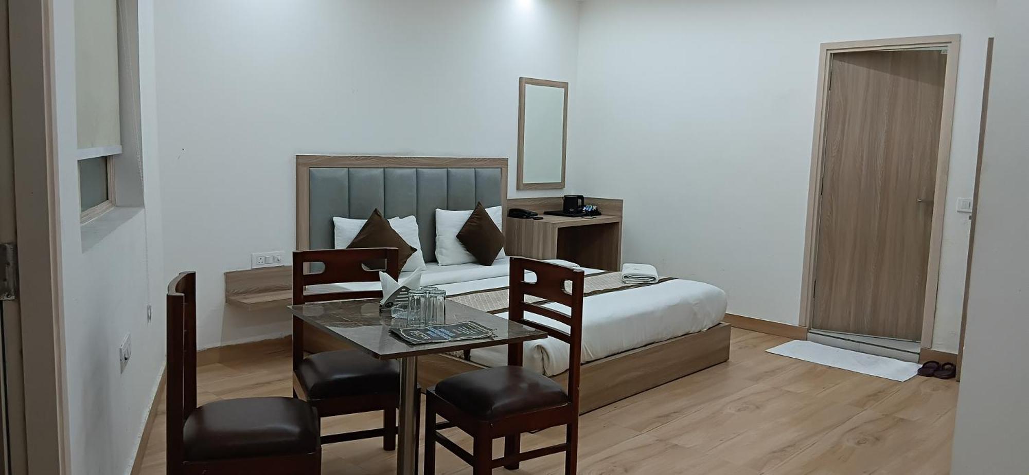 The Meropolitan Near Igi Airport 4* New Delhi