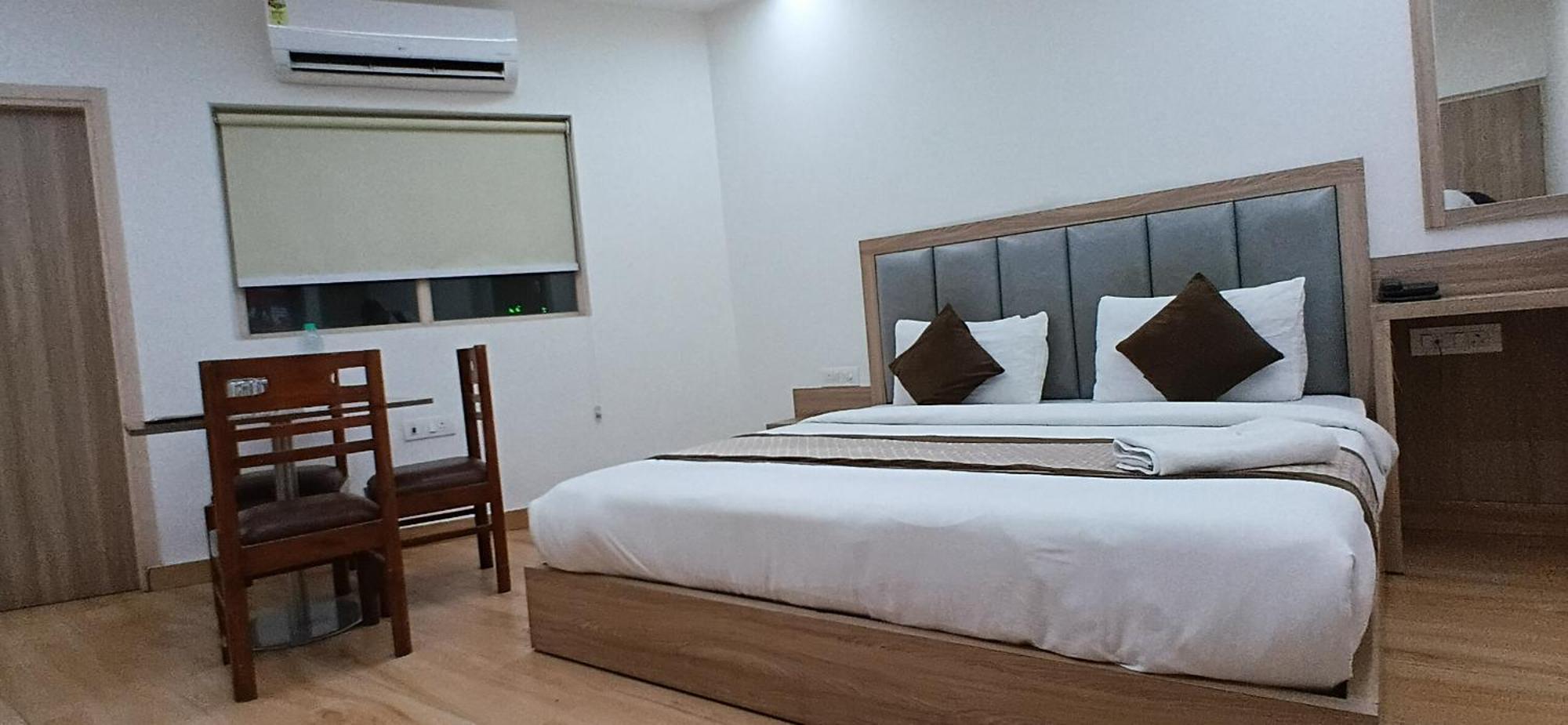 Hotel The Meropolitan Near Igi Airport