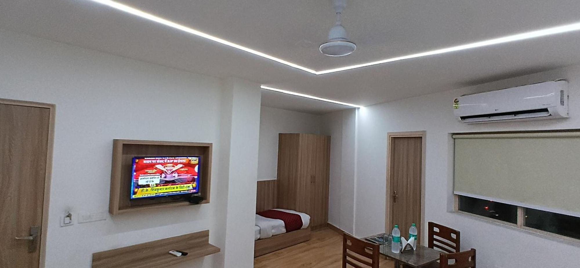 Hotel The Meropolitan Near Igi Airport 4*